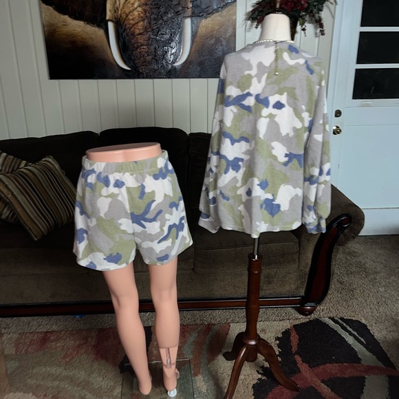 Oddi • Vintage • Medium • Safari • Brown/Beige/Green • Top & Shorts) Pajamas Set - Picture 9 of 11